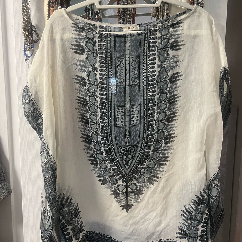 Chic Black and White Patterned blousy top